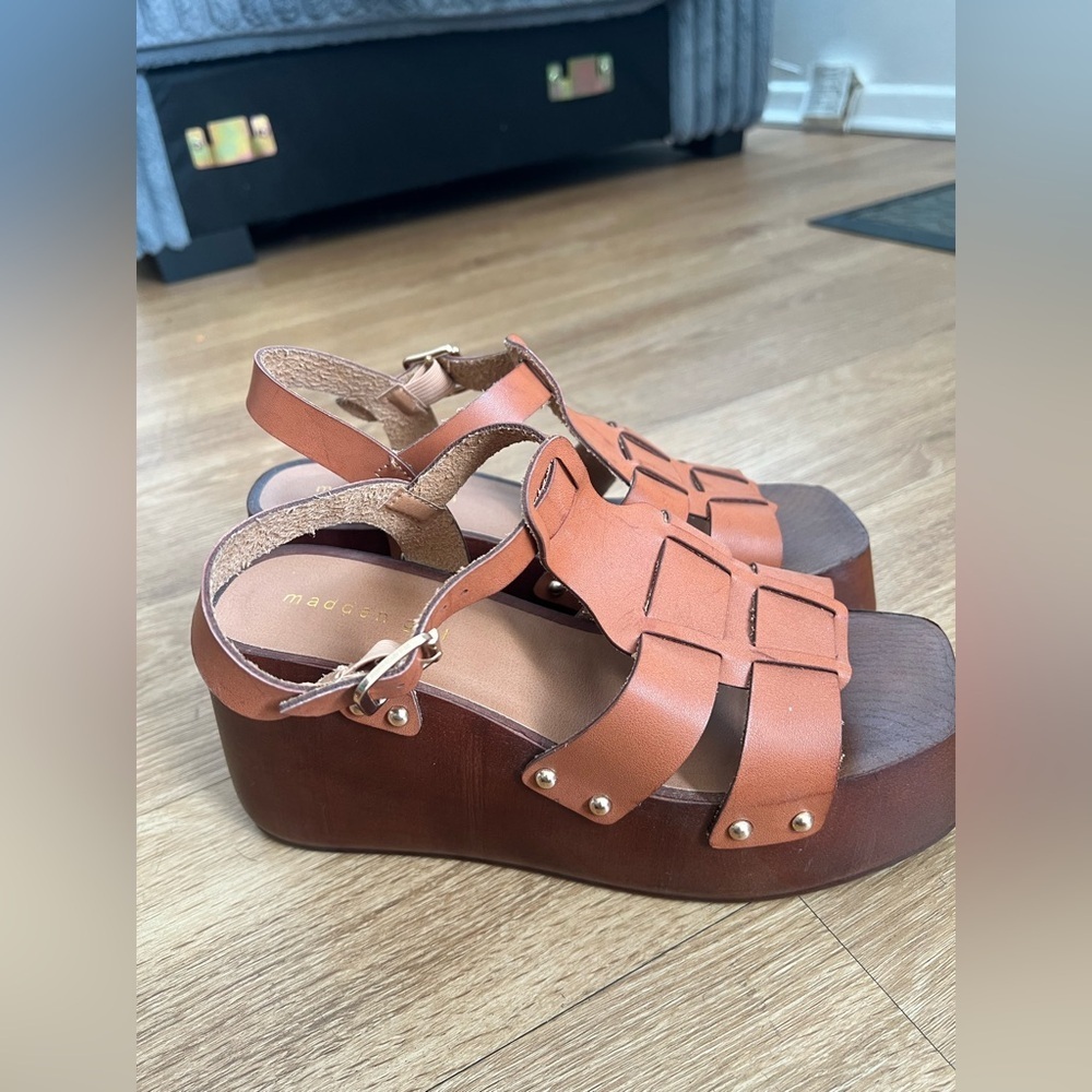 MADDEN GIRL Brown Platform Sandals